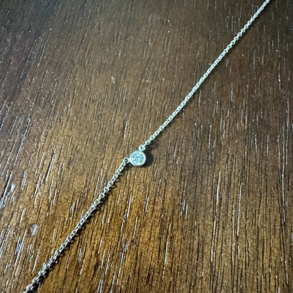 Tiffany & Co - Single Diamond Pendant Necklace - Picture 2 of 4